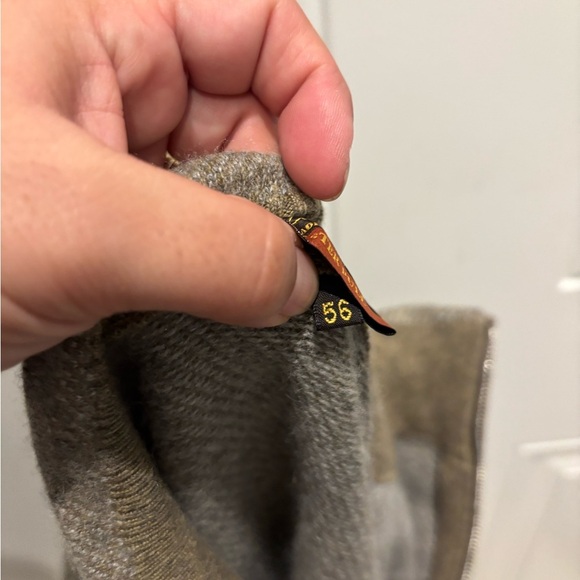 Loro Piana Roadster Mezzocollo Sweater
Cashmere - Picture 6 of 7